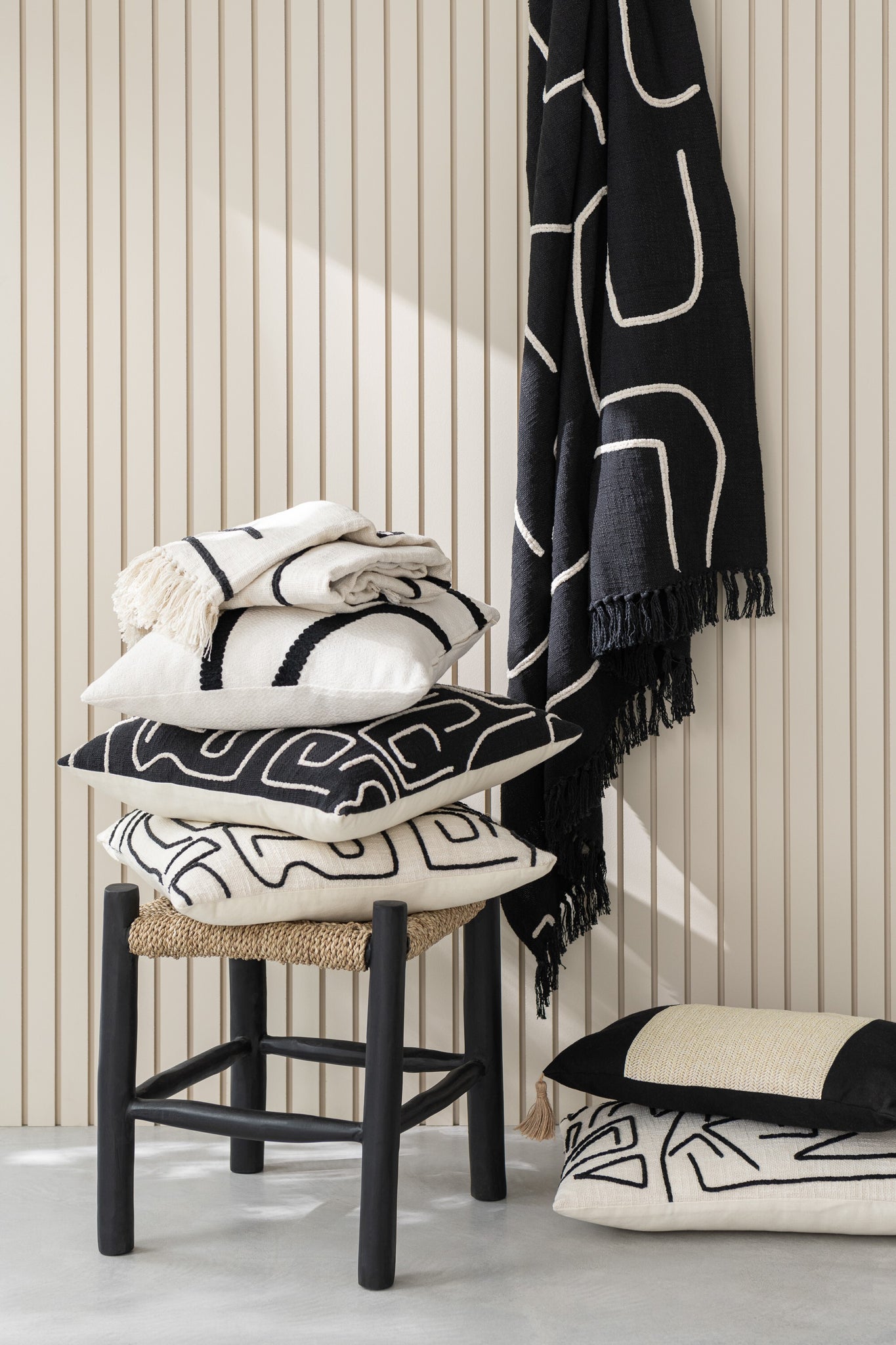 Kruk Vierkant Teak Hout/Zeegras Zwart/Naturel