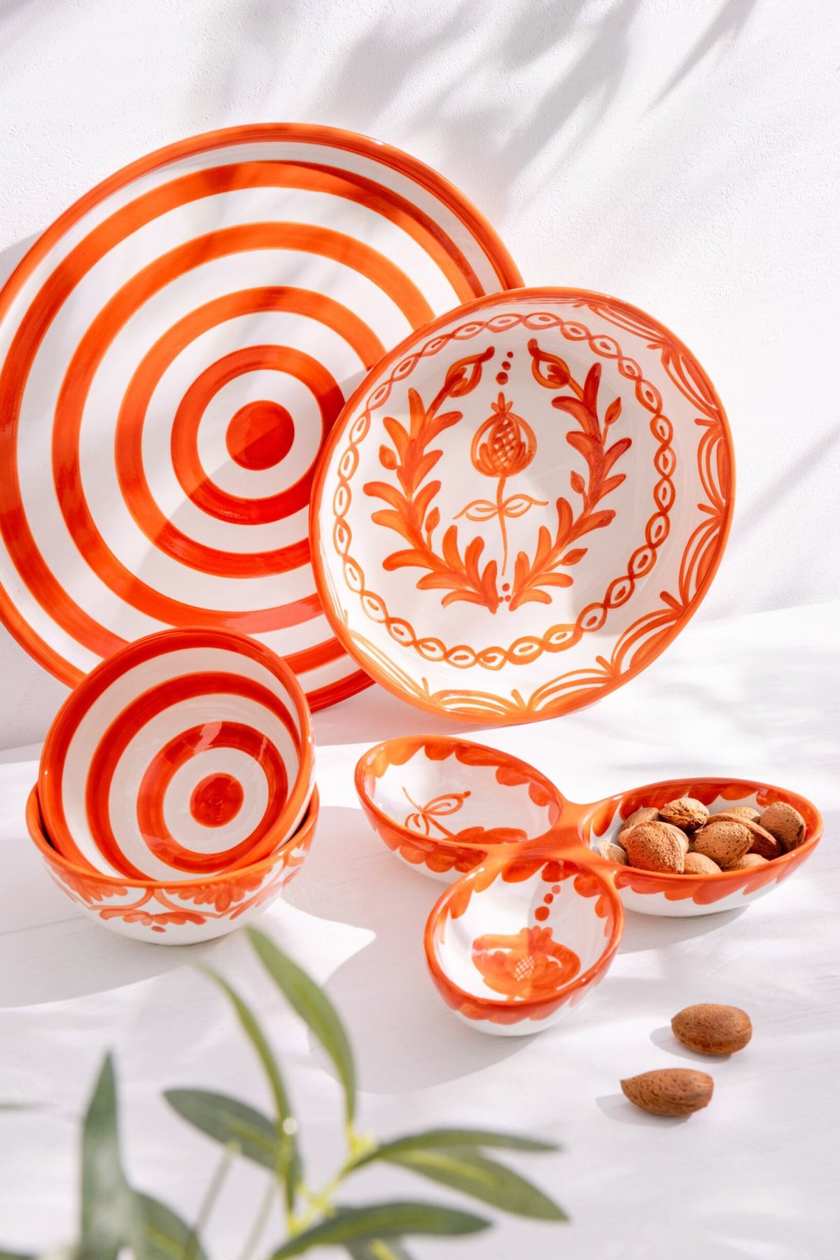 Grote Lage Kom Granada Motief Oranje/Wit Keramiek J-Line