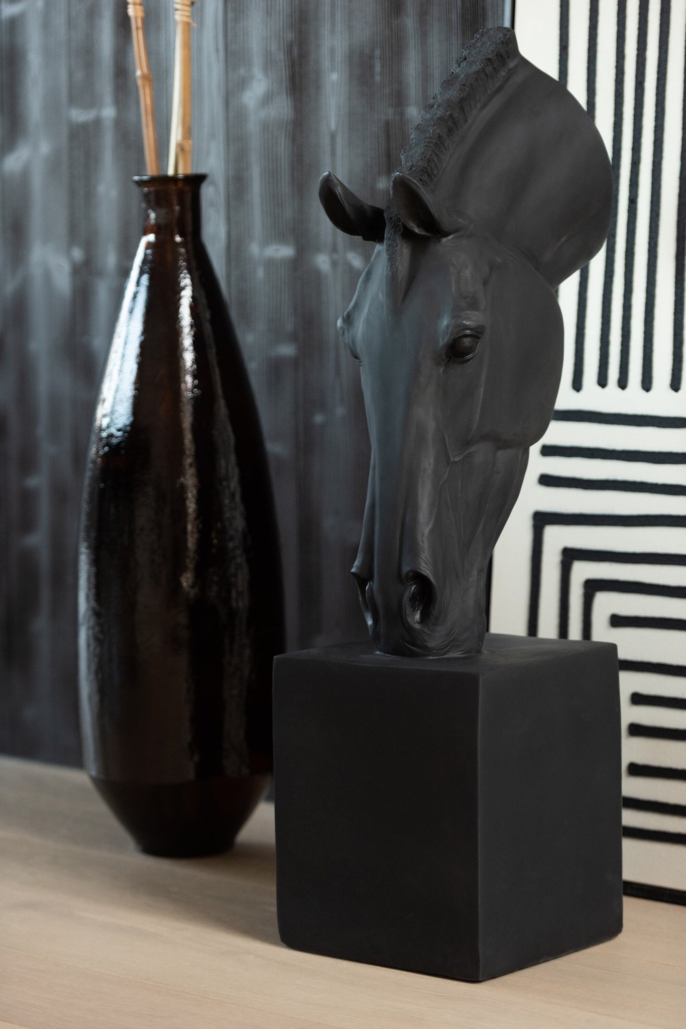 Paard Op Voet Zwart Small J-Line