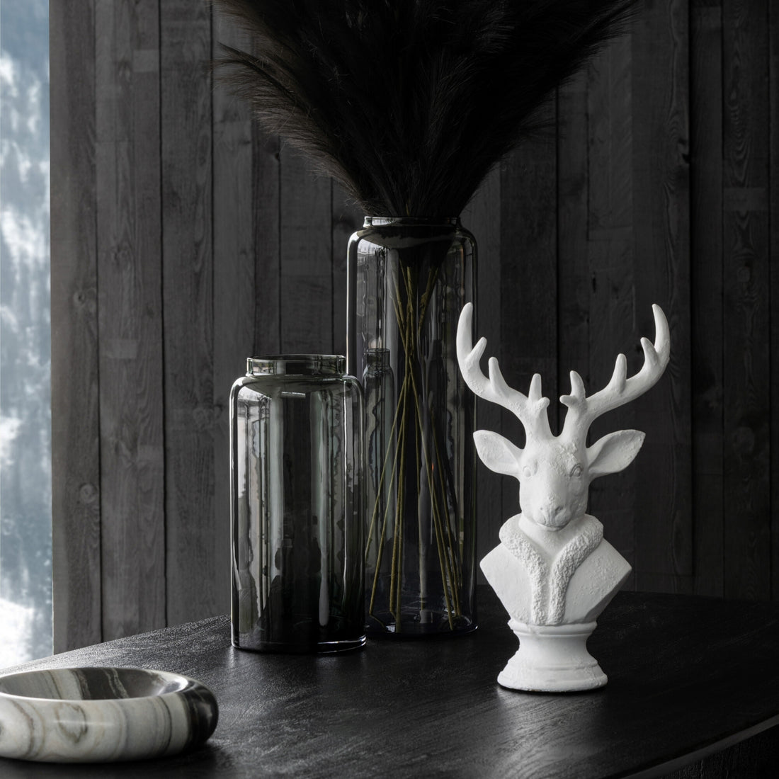 Hert Polyresin Wit Large J-Line