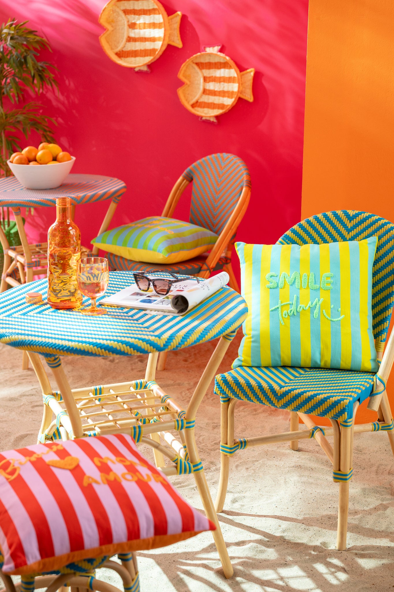 Outdoor Stoel Geo Rond Rotan Geel/Azuurblauw J-Line