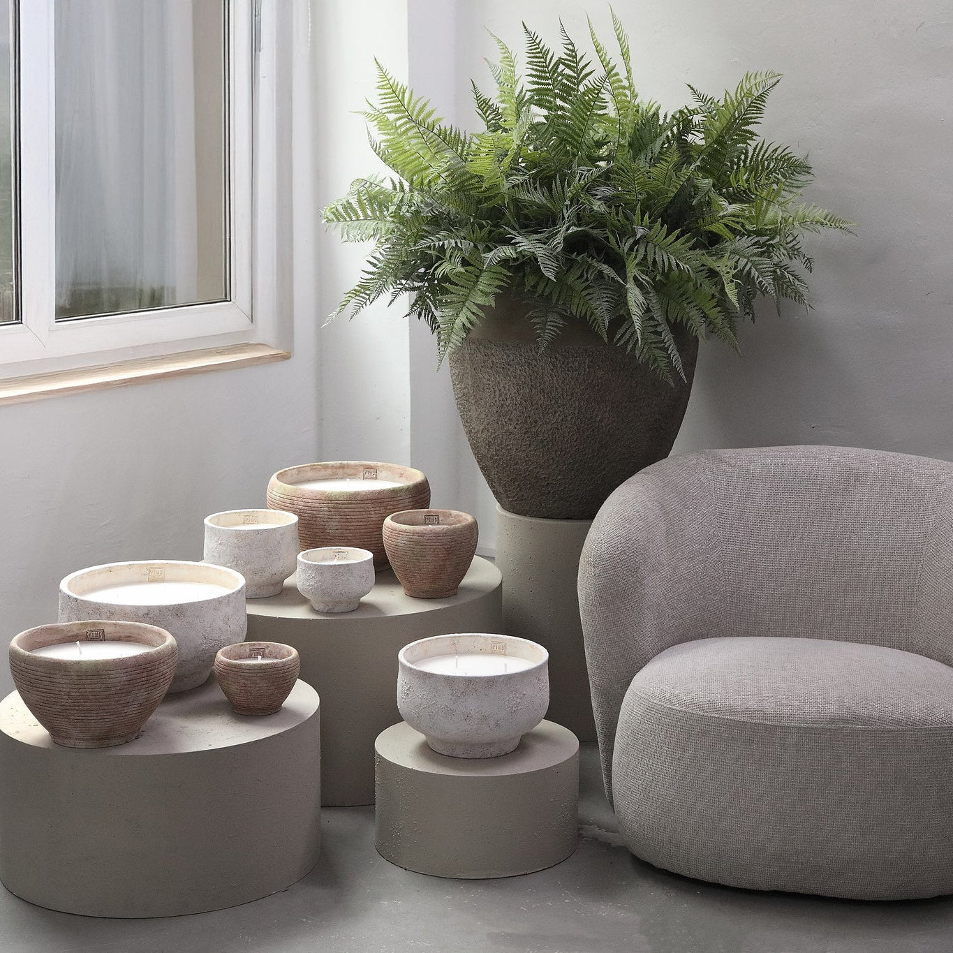 Outdoor Kaars Sarai Wit Cement Rond Medium PTMD