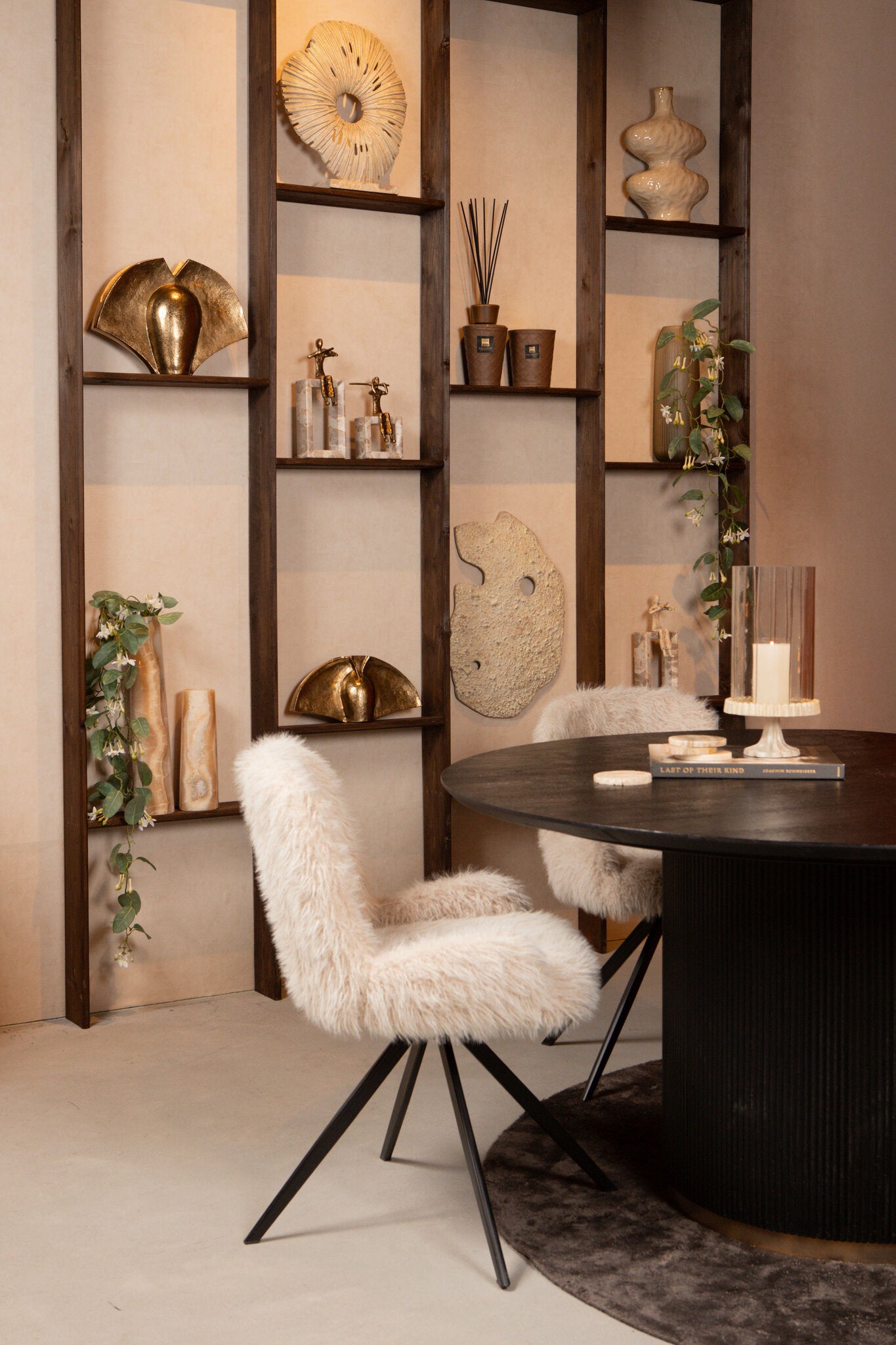 Vija Beige Casted Alu Organic Open Statue L PTMD