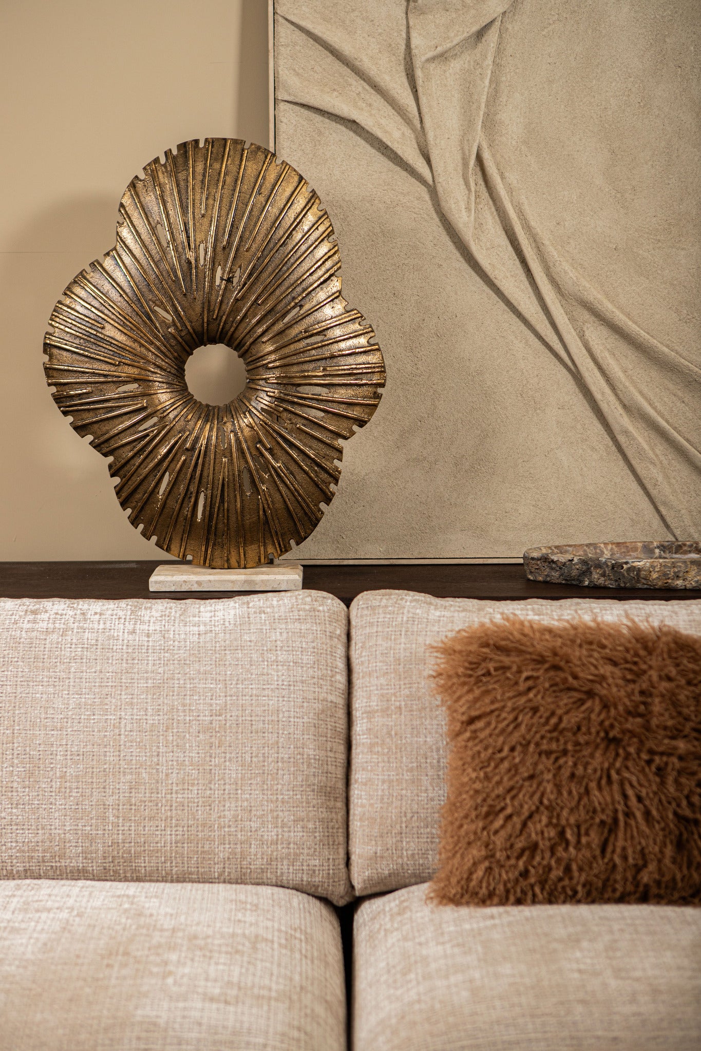 Vija Gold Casted Alu Organic Open Statue S PTMD