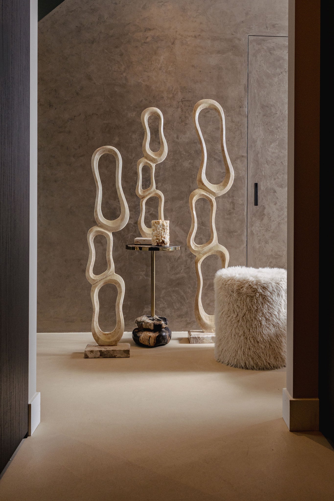Beeld Camare Abstract Design Gegoten Aluminium Beige Small PTMD