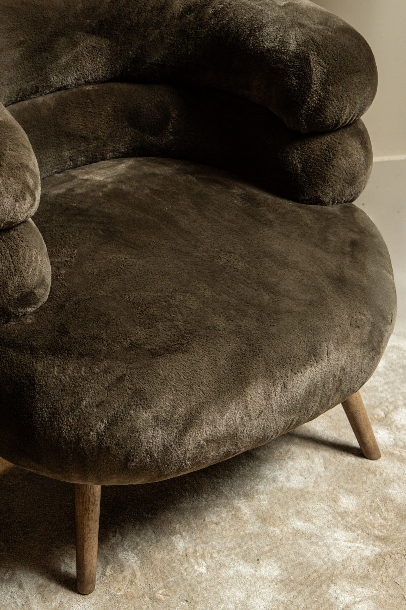 Nelly Dark Brown Fabric Fur Fauteuil PTMD