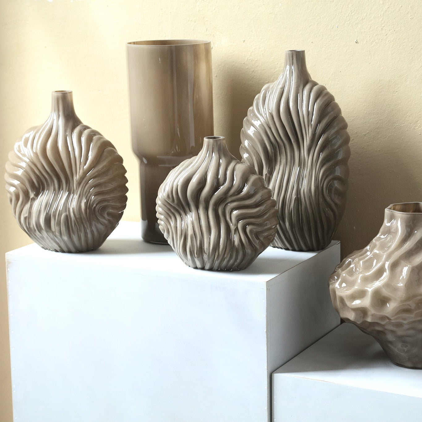 Vaas Kelline Taupe Rond Geribbelde Glas Groot PTMD