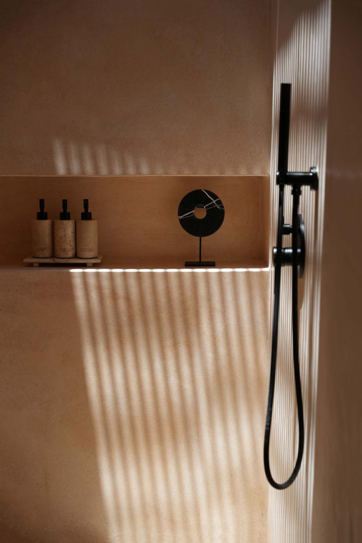 De Marmeren Disc op Stand - Zwart - M