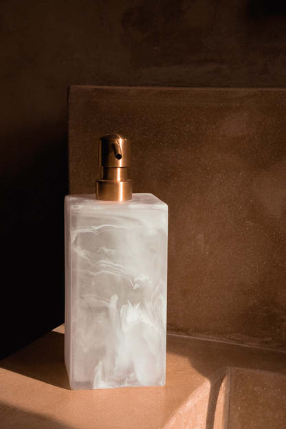 De Resin Zeepdispenser- Roze Wit Bazar Bizar