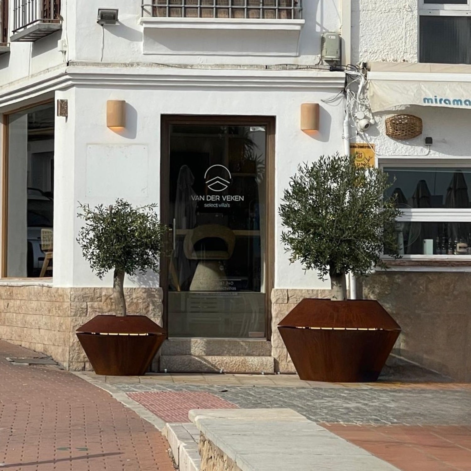 MAZU Oyster Luxe LED Plantenpot Zwart Bruin