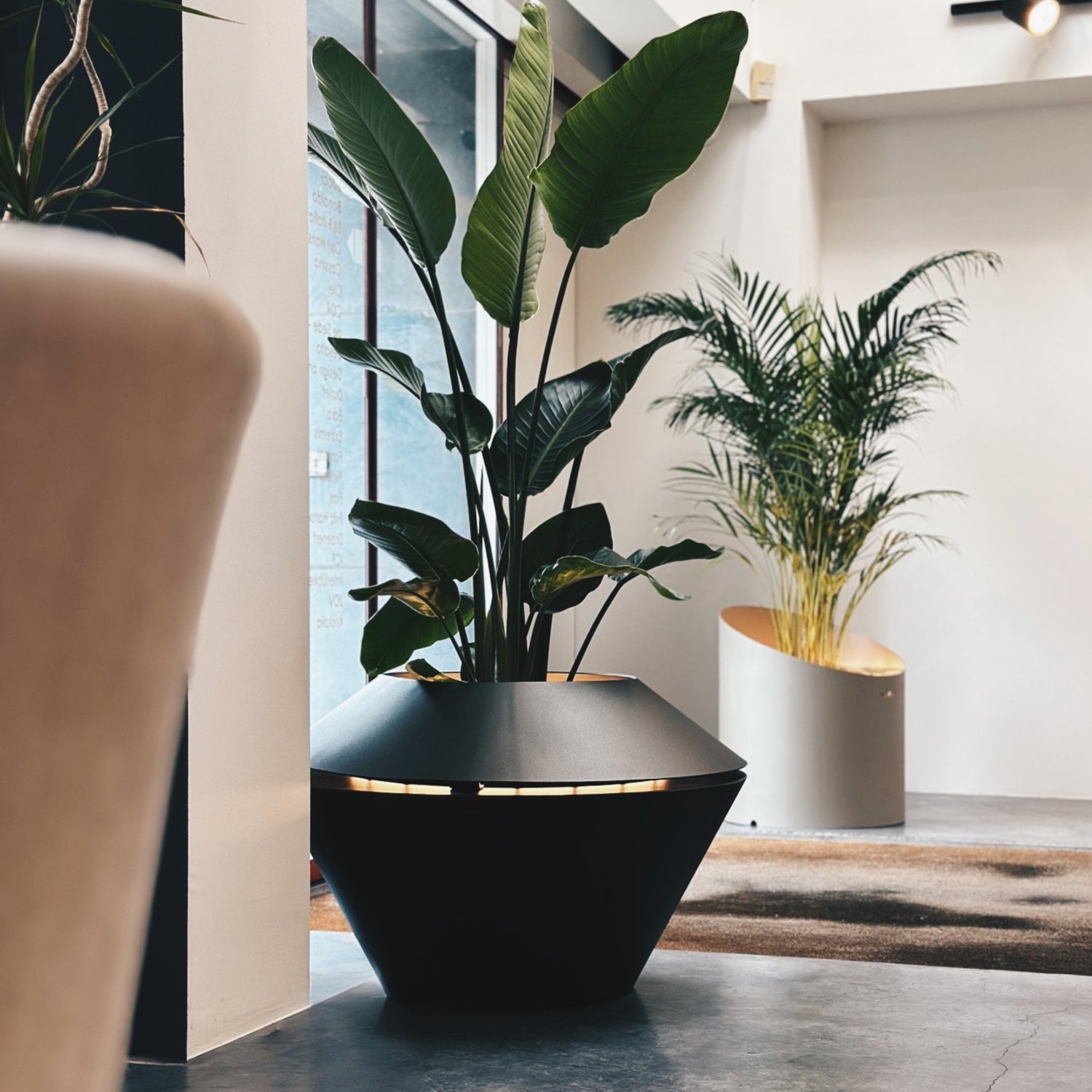 MAZU Oyster Luxe LED Plantenpot Zwart Bruin