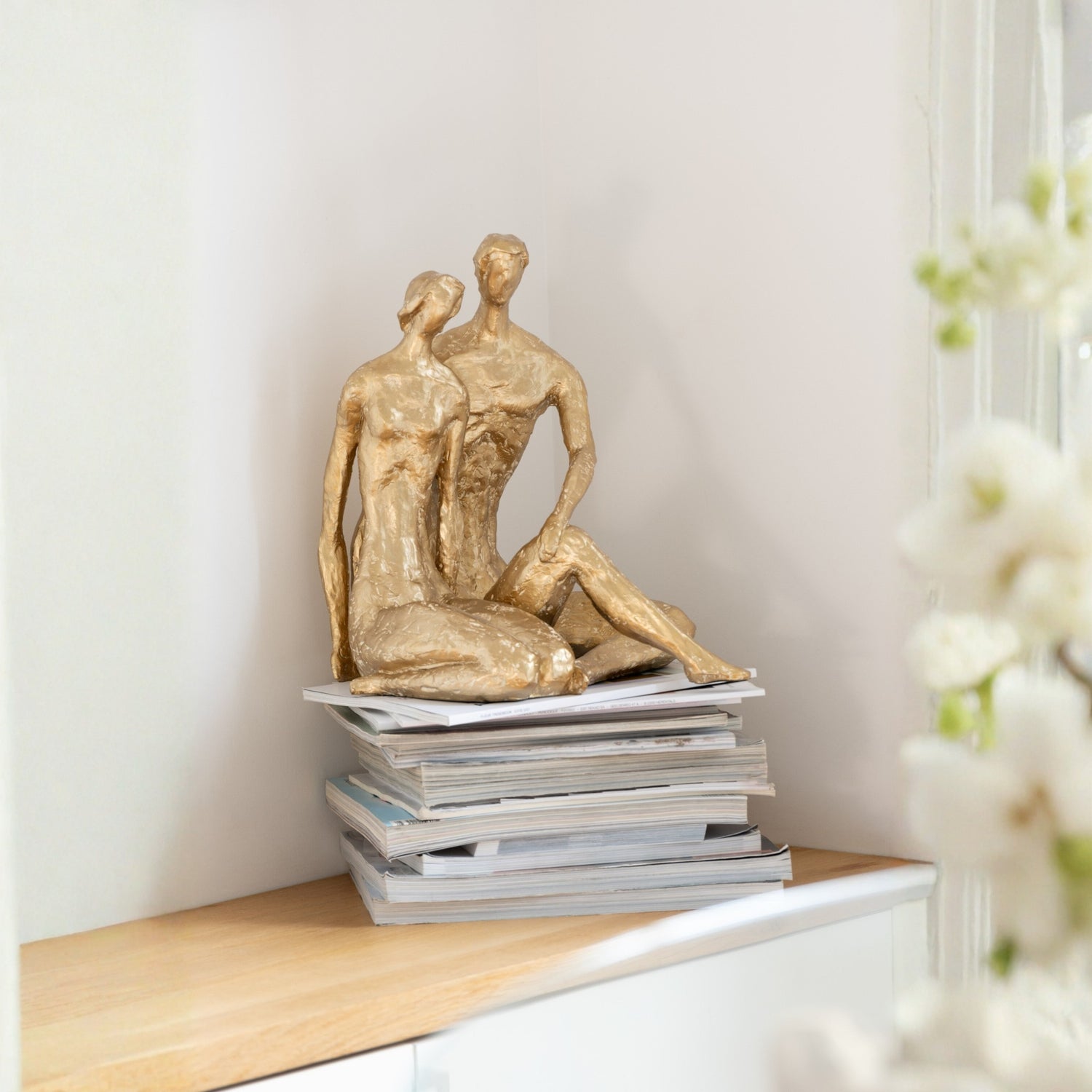 Koppel Zittend Resine Goud J-Line