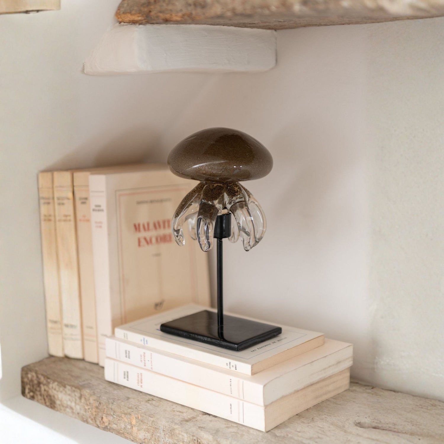 Kwal Op Voet Glas Bruin Large J-Line