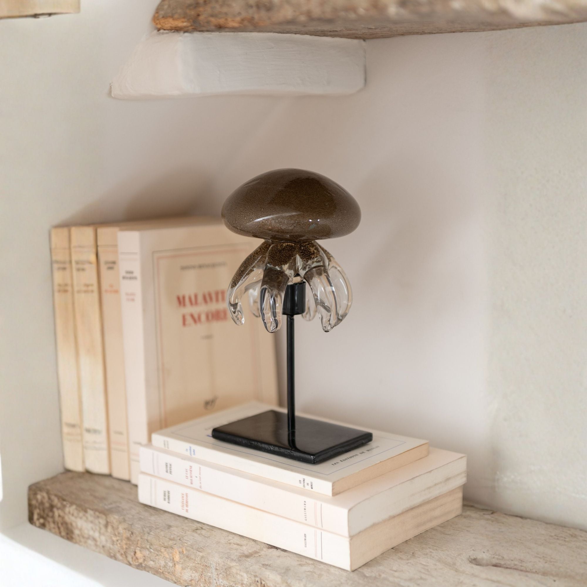 Kwal Op Voet Glas Bruin Large J-Line