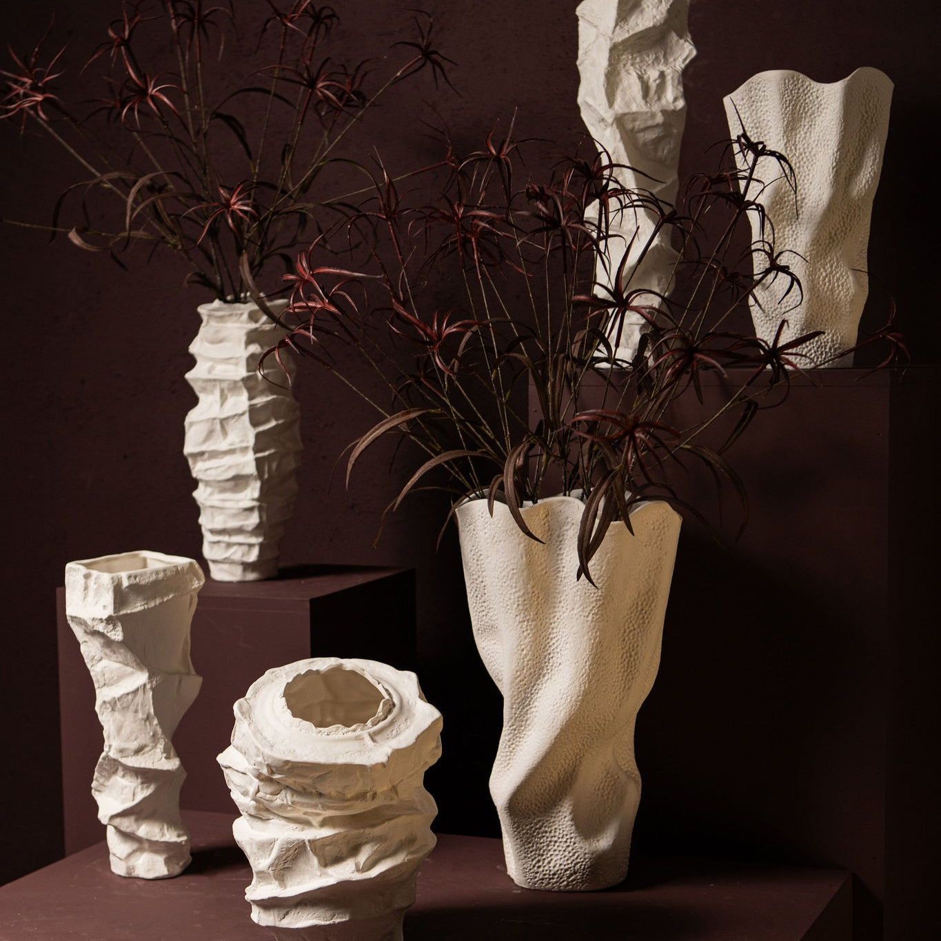 Aharon White Ceramic Irregular Shaped Vase Slim S 20x18x42cm PTMD - Vaas - PTMD - livinglovely.nl