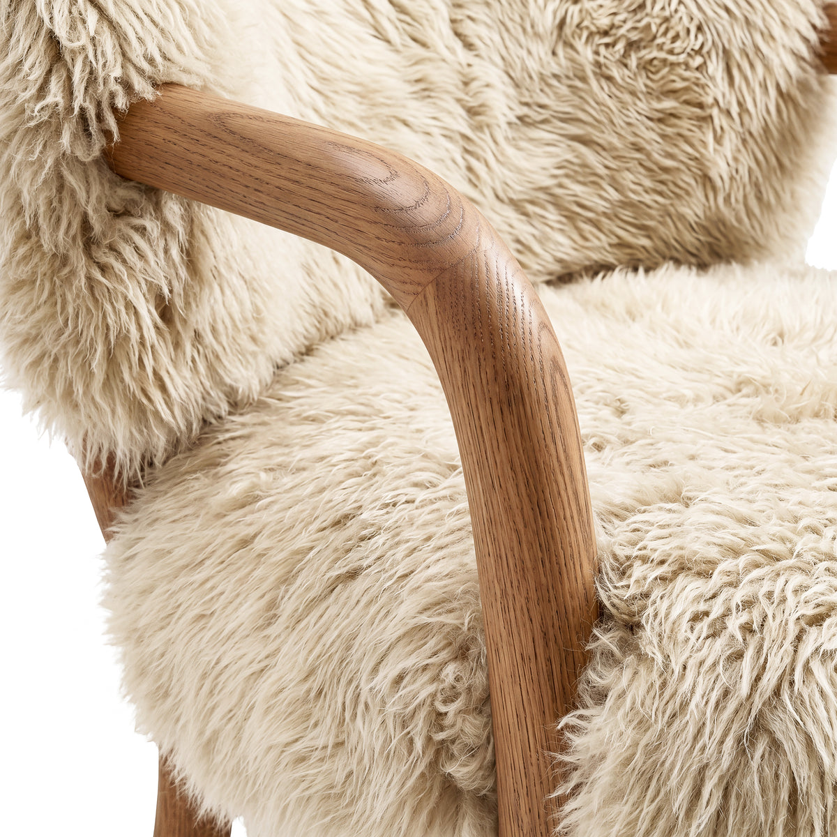 Avelon Fauteuil Echte Schapenvacht Beige Essenhout van PTMD, extra aanzicht van de fauteuil in beige