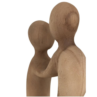 Beeld Vader En Zoon van MUST Living van opzij, met zicht op het hoogteverschil tussen de figuren