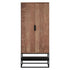 Bergkast Cosmo van DTP Home, hoge kast van gerecycled teakhout met zwarte details
