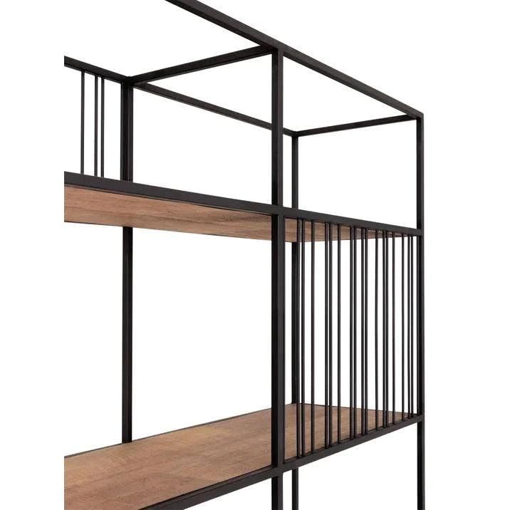 Boekenrek Barra Large van DTP Home tegen een muur geplaatst in een interieur