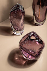 Bryce Purple Thick Angular Glass Vase Wide Low 18.5x17.x18cm PTMD - Vaas - PTMD - livinglovely.nl