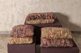 Dacy Plaid Gerecycled Polyester Framboos van PTMD, frambozenrode plaid van gerecycled polyester, sfeerbeeld in een interieur