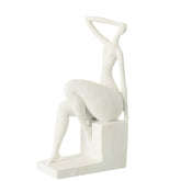 Dame Zittend Op Vierkant Resine Mat Wit - Beeld - J-Line - livinglovely.nl