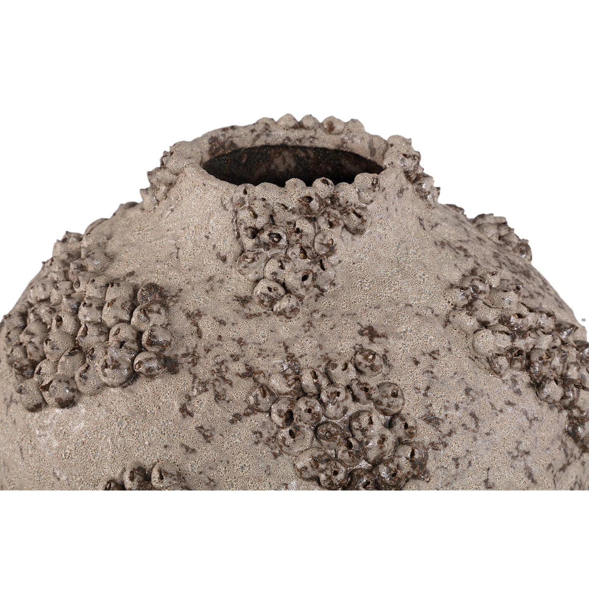 Deisy Beige Ceramic Jar Shaped Vase Rough Coral S van PTMD, detail van de ruwe koraalstructuur