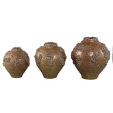 Deisy Green Ceramic Jar Shaped Vase Rough Coral M van PTMD, bovenaanzicht van de vaas op witte achtergrond