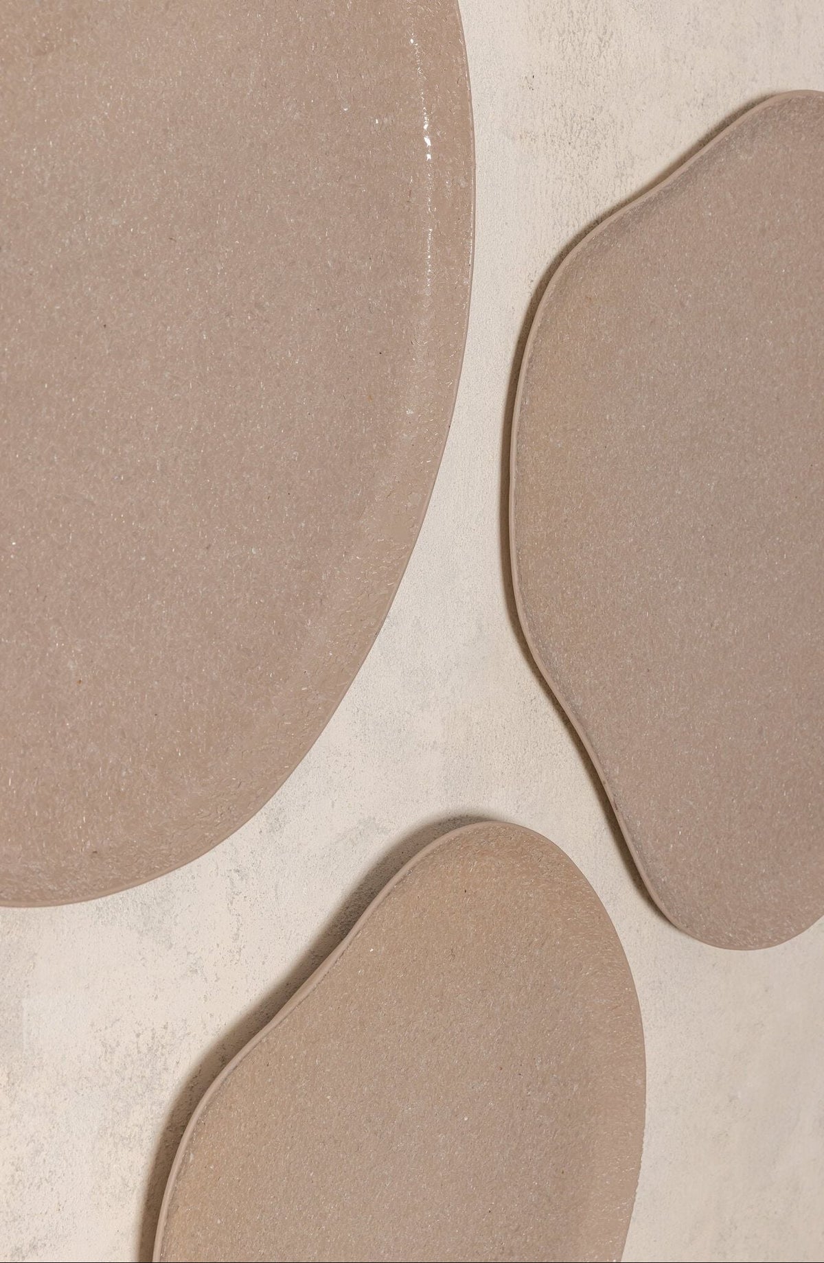 Dezia Wandpaneel Beige Mozaïek Small van PTMD, ijzeren wandpaneel met beige mozaïek gestyled in een woonsfeer