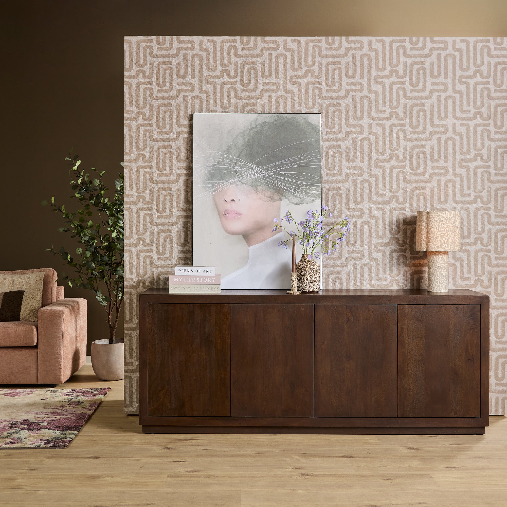 Strakke belijning van het greeploze Dressoir Brussel Bruin 200cm van Starfurn