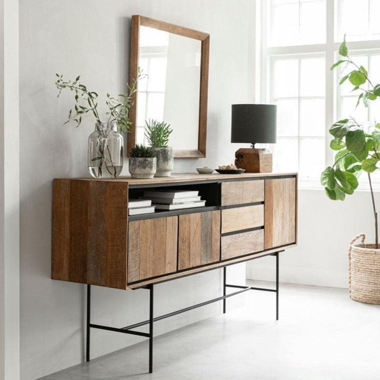 Breed dressoir met 3 deuren, 3 laden en open vak vooraanzicht
