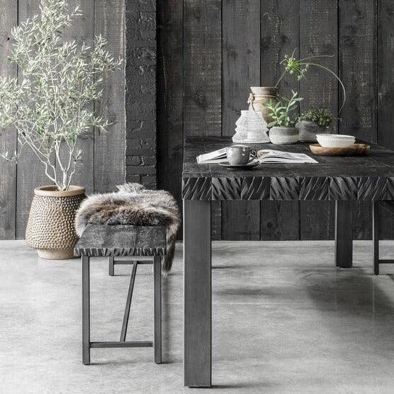 Lange zwarte eetbank Timeless Black Beam zijaanzicht