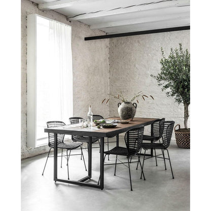 Eetkamertafel Criss Cross van DTP Home, zwart stalen onderstel in close-up