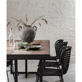Eetkamertafel Criss Cross van DTP Home gedekt in een woonkeuken