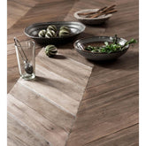 Eetkamertafel Criss Cross van DTP Home in een interieur met natuurlijke materialen