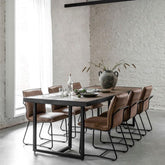 Eetkamertafel Criss Cross van DTP Home, vooraanzicht van de tafel van 200cm