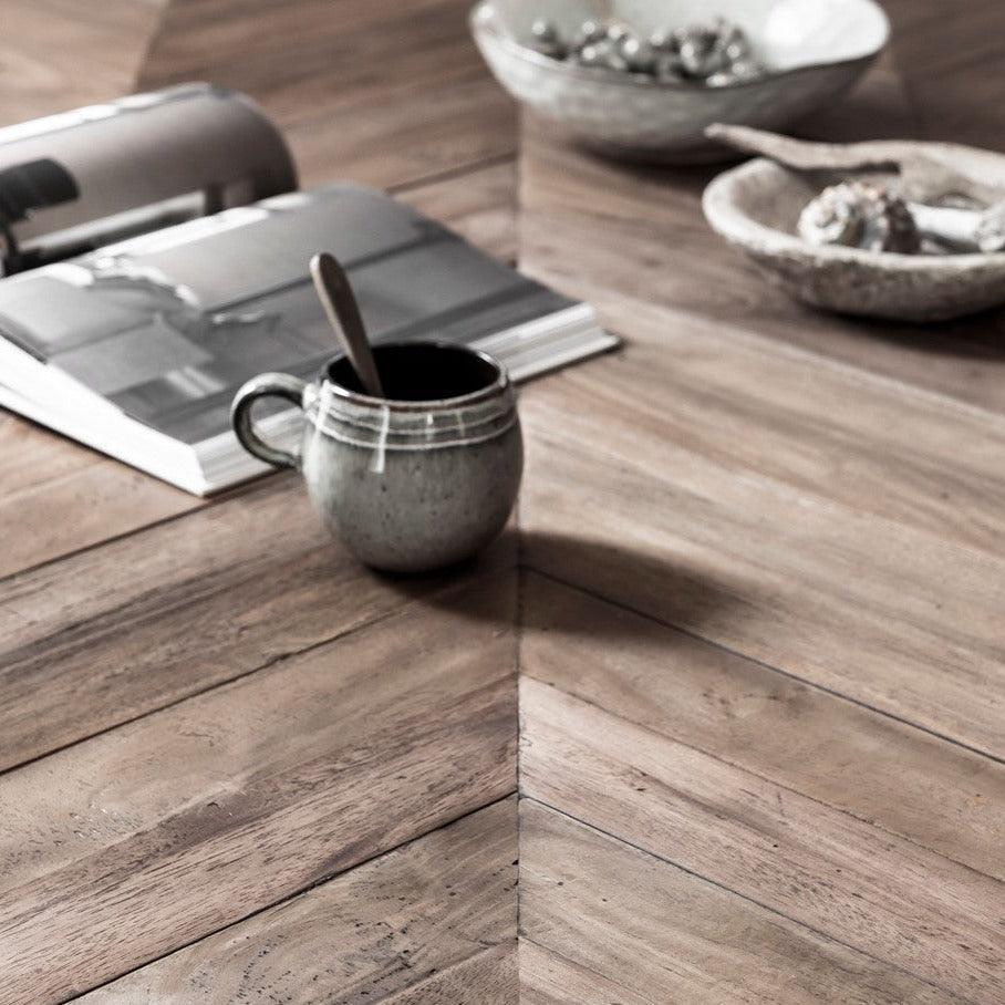 Eetkamertafel Criss Cross van DTP Home, poot en frame van dichtbij