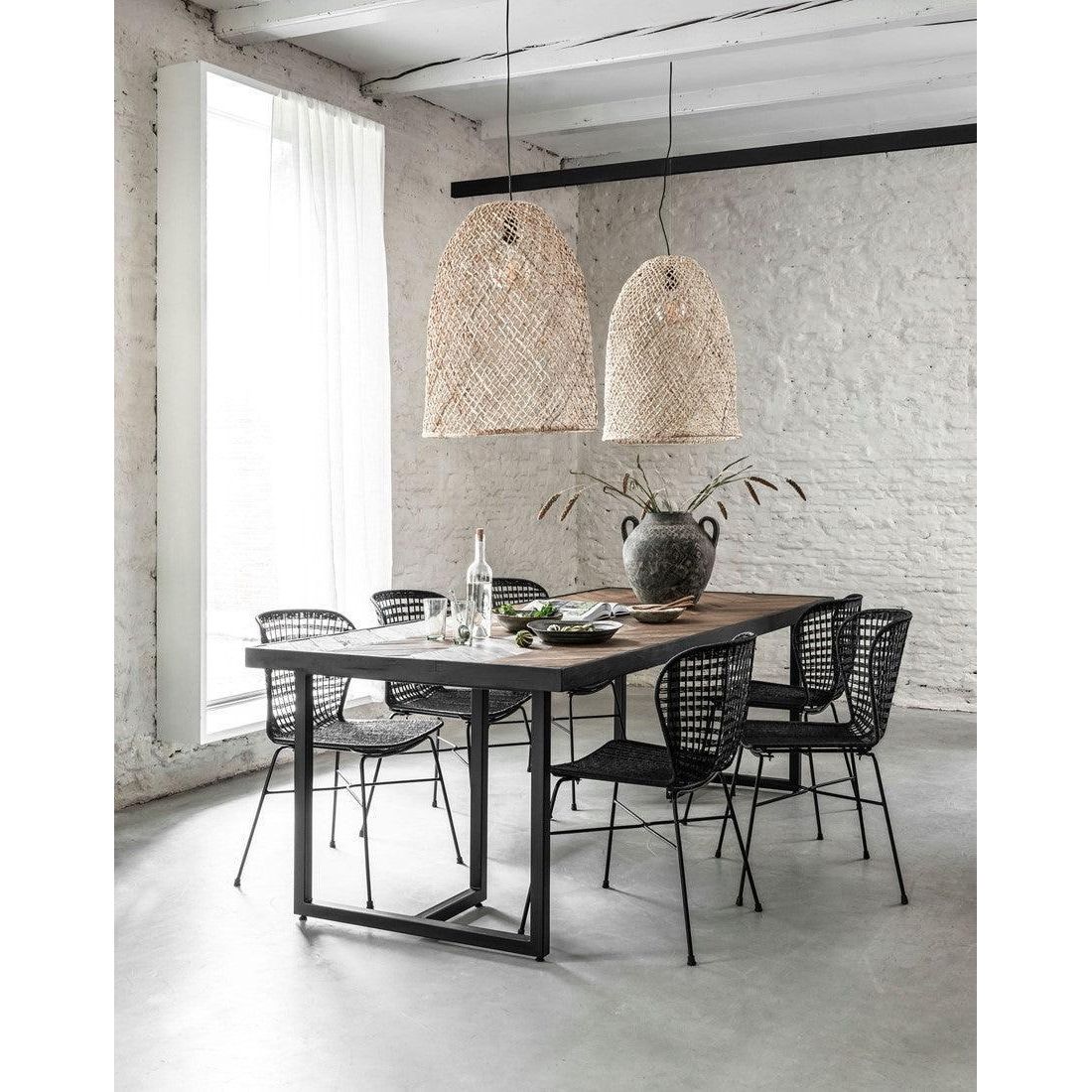Eetkamertafel Criss Cross van DTP Home in een eetkamer met stoelen rondom