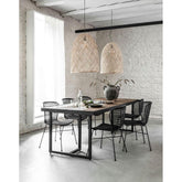 Eetkamertafel Criss Cross 240cm van DTP Home in een eetkamer met stoelen rondom