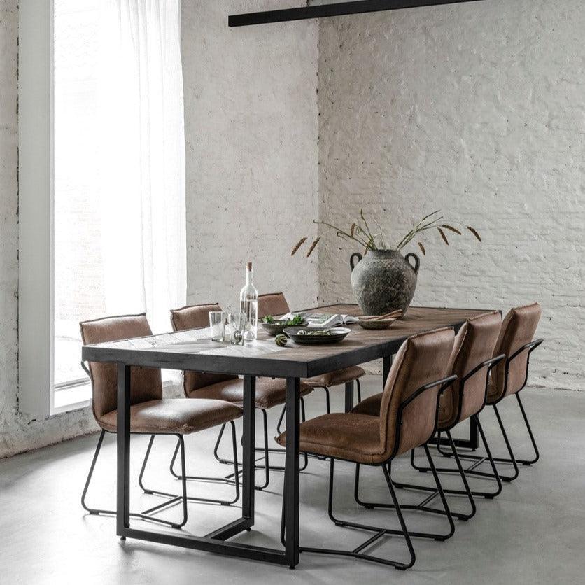 Eetkamertafel Criss Cross 240cm van DTP Home, vooraanzicht van de tafel