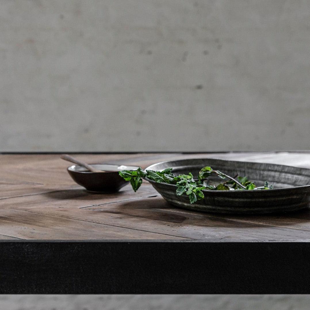 Eetkamertafel Criss Cross 240cm van DTP Home, houtnerf en kleurnuances in close-up