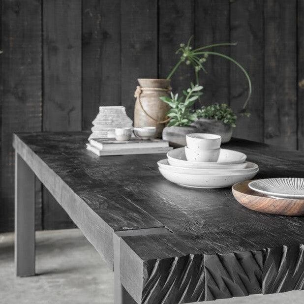 Zwarte eetkamertafel Timeless Black Beam 275cm in eetkamer