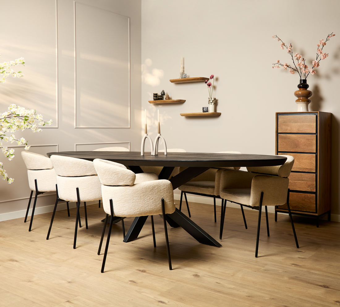 Eettafel Brandy Mangohout Zwart Ovaal 240cm van Starfurn met matrixpoot