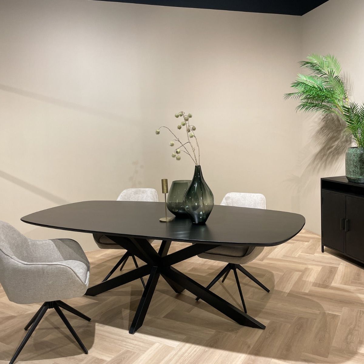 Eettafel Jesper Kala 180cm in een eetkamer