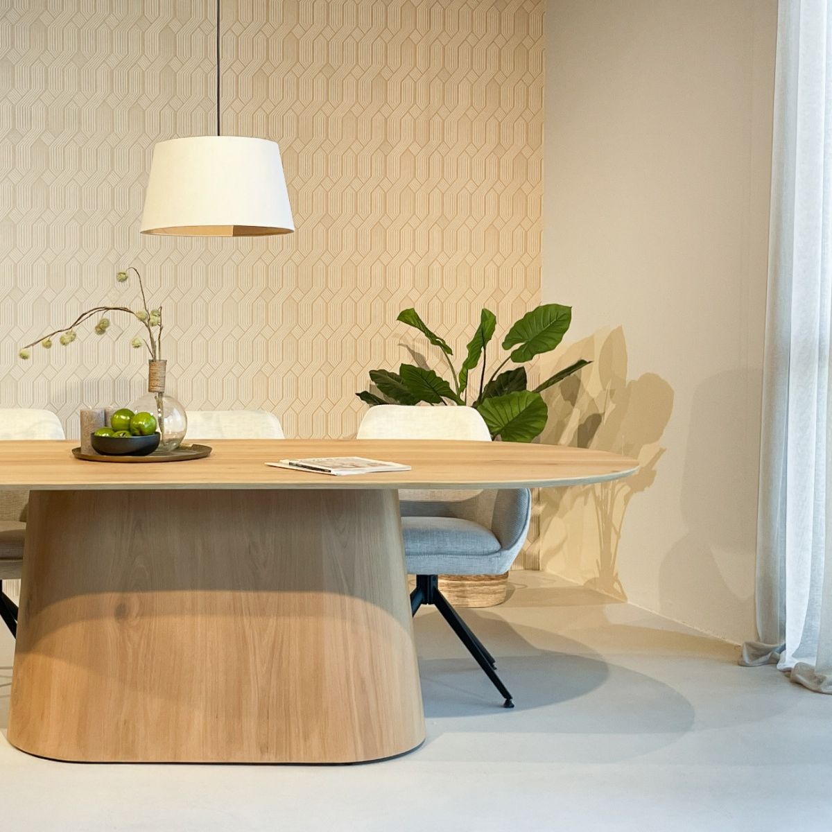 Eettafel Novero naturel 230cm in een eetkamer
