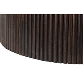 Close-up van de geribbelde middenpoot van de Salvator eettafel in Walnut