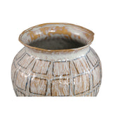 Detail van de handbeschildering op de witte Emylee pot van PTMD