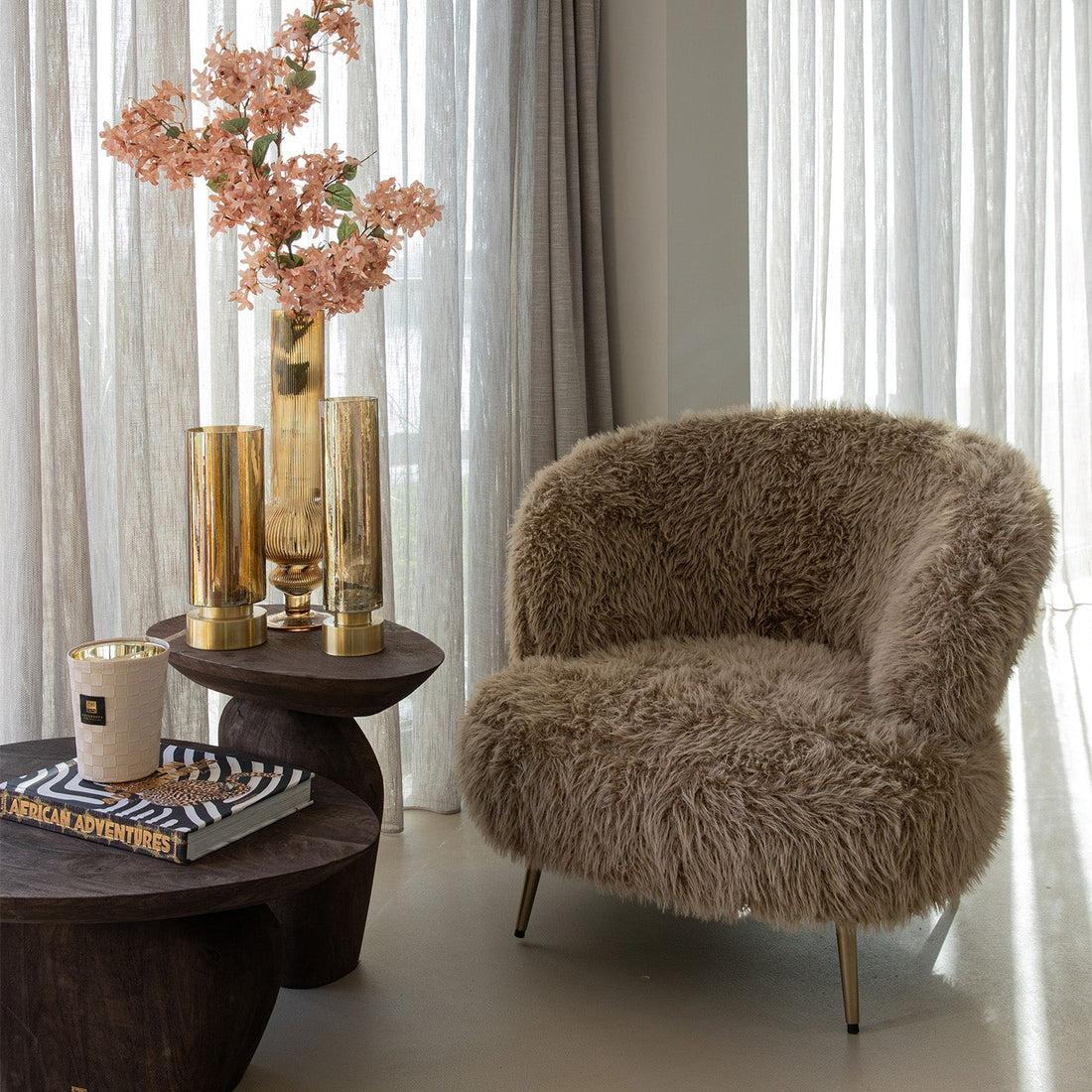 Bruine Franklyn fauteuil van PTMD in een woonkamer als loungestoel