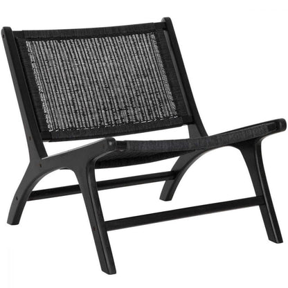 Fauteuil Lazy Loom van MUST Living in het zwart, gevlochten zitschaal op een teakhouten onderstel