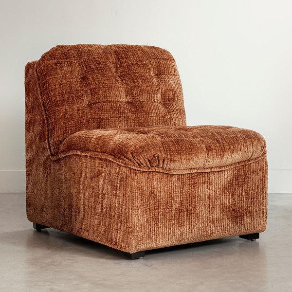 Fauteuil Liberty Glamour Kaneel van MUST Living, vooraanzicht met brede zitting